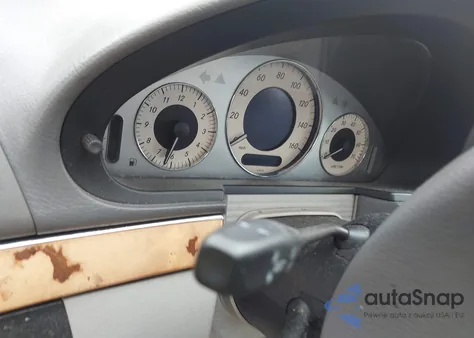 2008 Mercedes-Benz E 350 4Matic z USA, uszkodzony, nr VIN WDBUF87X48B228955